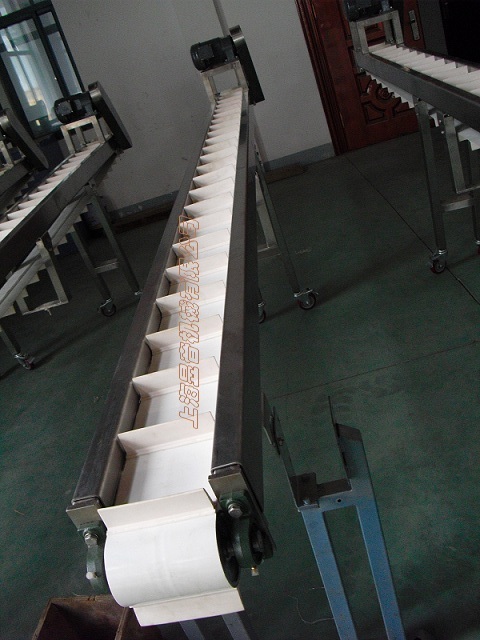 直線型皮帶輸送線的發(fā)展機遇不可缺少科技及節(jié)能