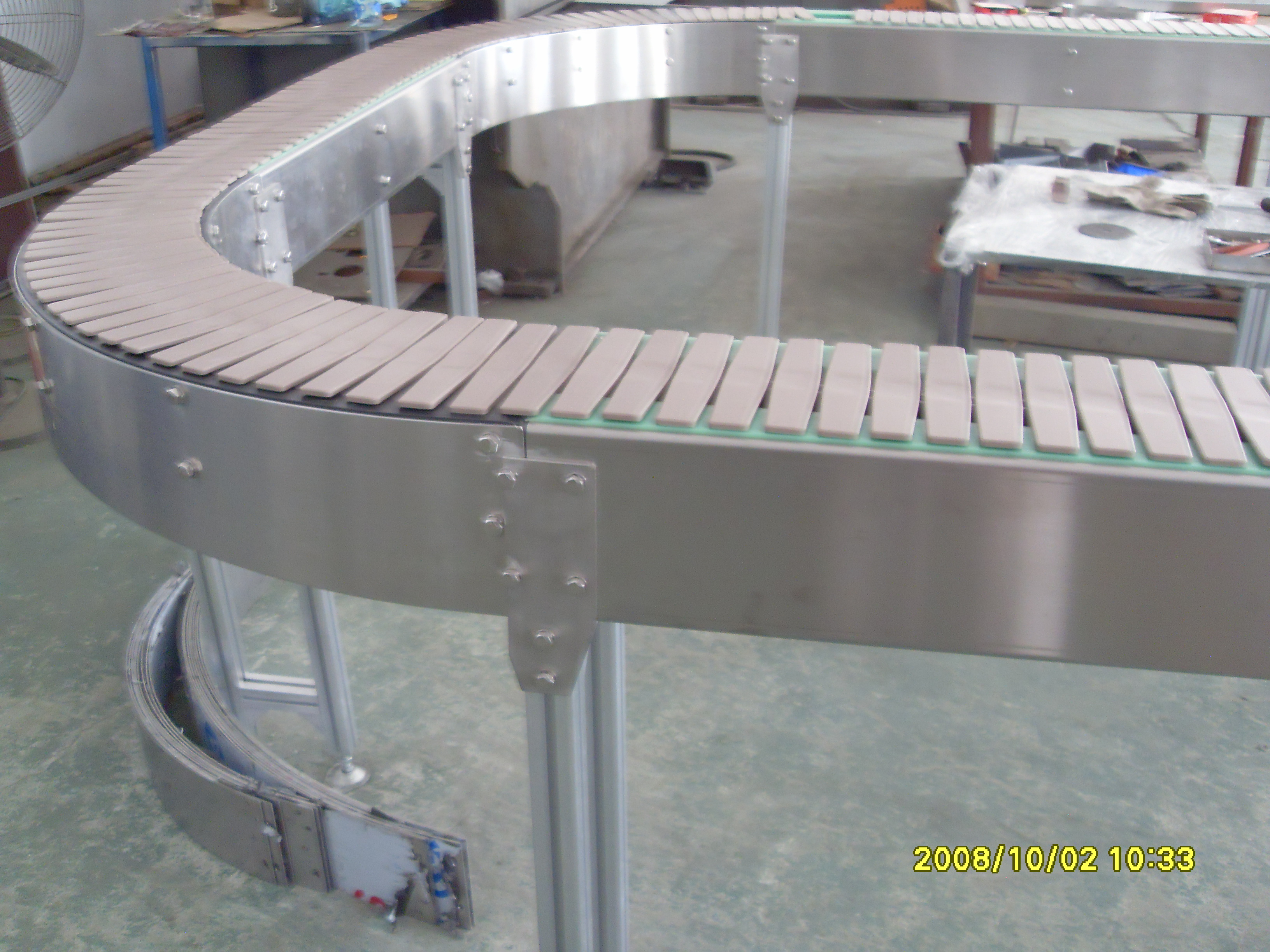 鏈板輸送機鏈條為牽引體的應(yīng)用