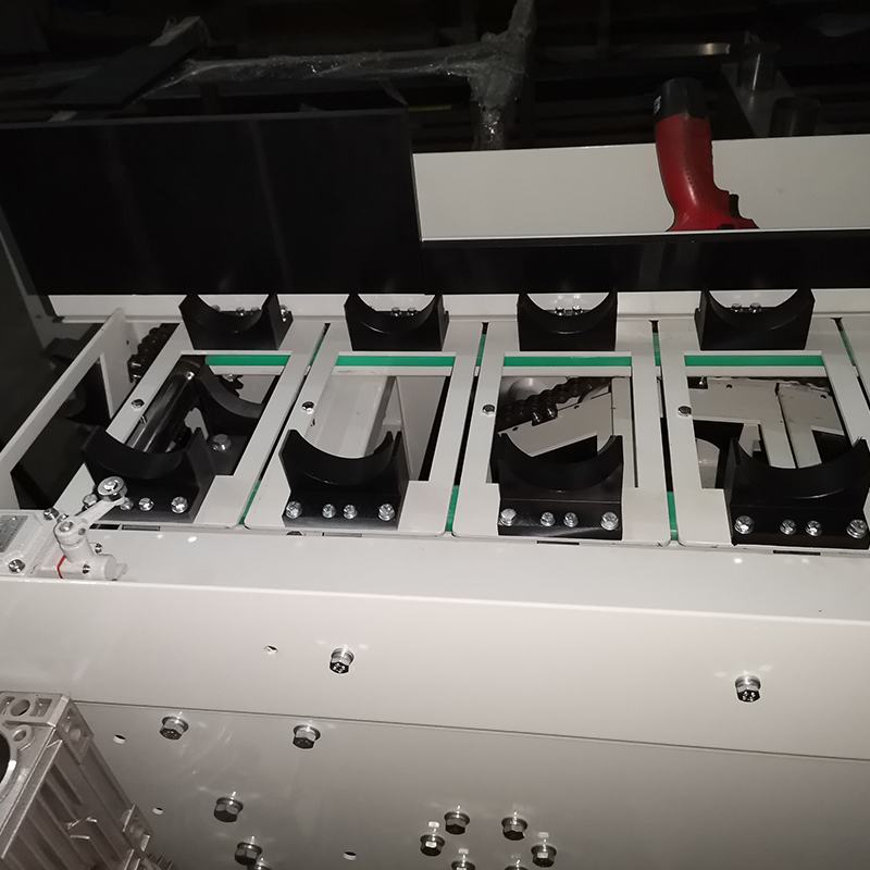 小型流水線擋隔斜坡傳送機設(shè)備布置