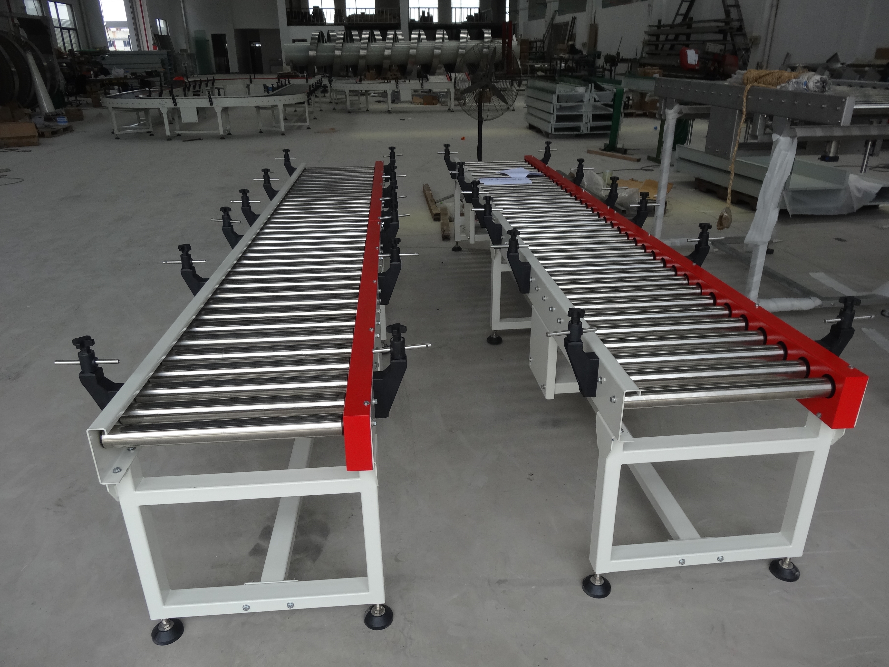 制藥錐形滾筒輸送機設(shè)備該如何安全操作